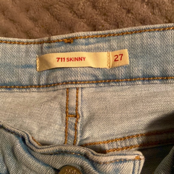 Levi’s 711 light distressed - Picture 5 of 8